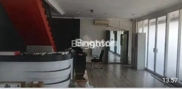 image RUKO 3 LANTAI  DENGAN BANGUNAN YANG TERAWAT POSISI HOOK (2)