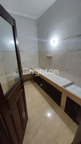 image RUMAH BANYAK KAMAR DEKAT ALUN-ALUN (6)