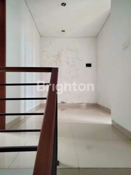 image RUMAH BERTINGKAT AREA RENON (4)
