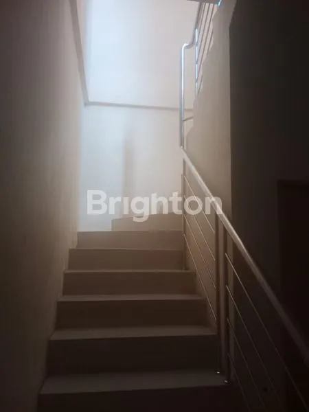 image RUMAH CANTIK 2 LANTAI DI PERUM REGENCY SCOTTT MEDAN (4)