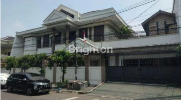 image RUMAH MEWAH, KOKOH, 2 LANTAI, SEMI FURNISH, ROW JALAN LEBAR, DAERAH NGINDEN (2)