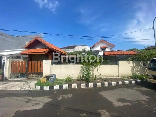 image RUMAH SUKOMANUNGGAL JAYA POSISI HOOK TAMAN LUAS (1)