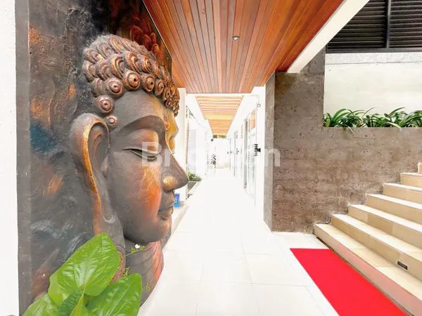 image VILLA MEWAH 5BR DENGAN INFINITY POOL VIEW SAWAH DI TANAH LOT  NOTE: THIS TITLE (58 CHARACTERS) HIGHLIGHTS KEY FEATURES: - PROPERTY TYPE (VILLA) - LUXURY ASPECT (MEWAH) - NUMBER OF BEDROOMS (5BR) - STANDOUT FEATURE (INFINITY POOL) - VIEW (SAWAH/RICE FIELD) (7)