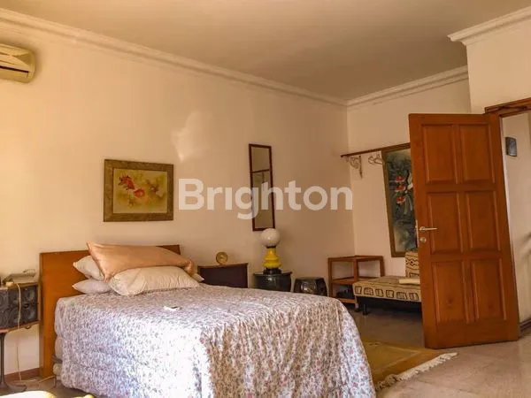 image RUMAH ASRI LUAS DI TAMAN S. PARMAN (5)