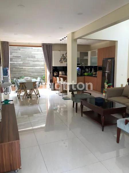 image RUMAH TENGAH KOTA SAYAP RAJAWALI 2 LT FULL FURNISHED DALAM CLUSTER DEKAT RS RAJAWALI  (1)