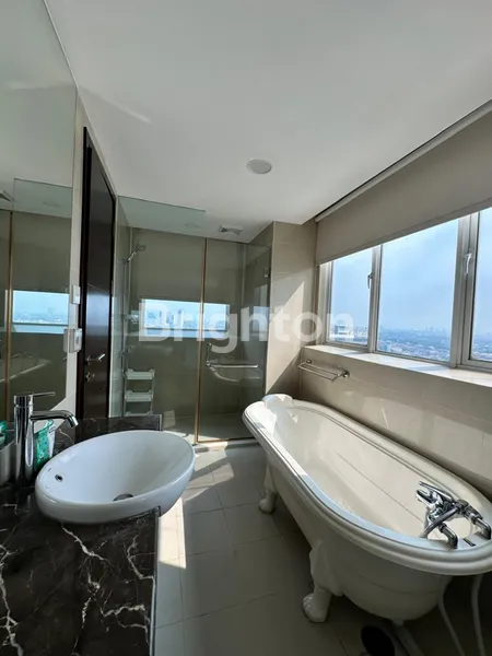 image APARTEMEN 3BR DISEWAKAN 360 JUTA PER TAHUN FULLY FURNISHED GANDARIA HEIGHT   (8)