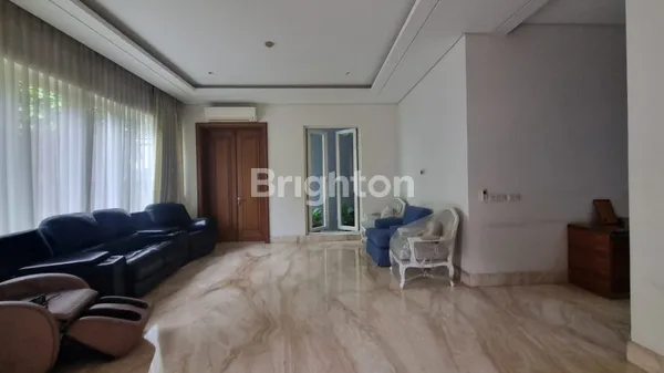 image RUMAH 3 LANTAI DISEWAKAN FULLY FURNISHED SIAP HUNI PONDOK INDAH (2)