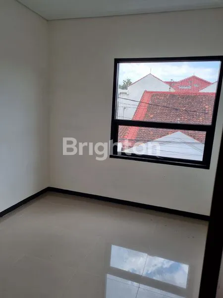 image RUMAH HOOK 2 LANTAI STRATEGIS DI MARGAHAYU RAYA DEKAT MTC BANDUNG (4)