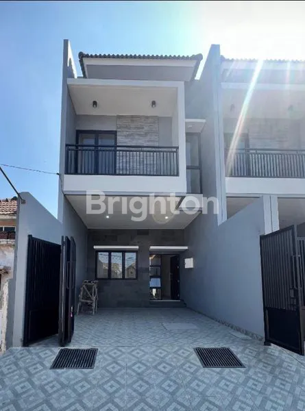 image RUMAH MEWAH 2 LANTAI NIRWANA EKSEKUTIF DEKAT MERR RUNGKUT (1)