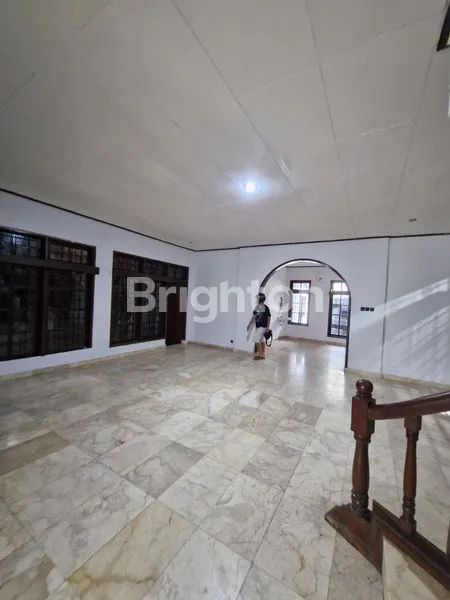 image RUMAH 5 KAMAR TIDUR DI RENON (2)