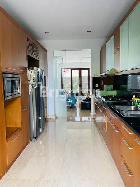 image RUMAH MEWAH 3 LANTAI + KOLAM RENANG BELAKANG CITOS – BEBAS BANJIR (4)