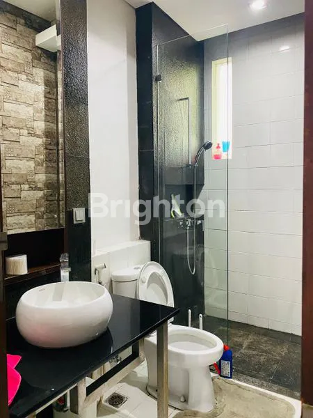 image RUMAH MEWAH 3 LANTAI + KOLAM RENANG BELAKANG CITOS – BEBAS BANJIR (3)