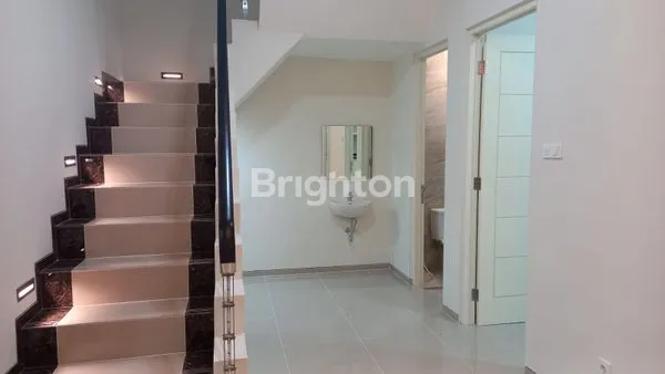 image RUMAH MEWAH 2 LANTAI DI GRIYA ASRI PAKUWON CITY, SEMI FURNISHED (4)