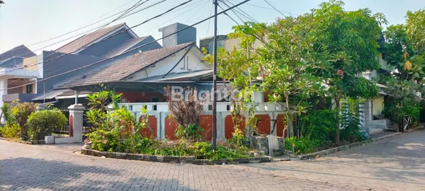 image RUMAH 1 LANTAI POSISI HOOK LINGUNGAN NYAMAN DAN AMAN ONE GATE LOKASI STRATEGIS DEKAT KAMPUS NGINDEN INTAN TIMUR SURABAYA (1)