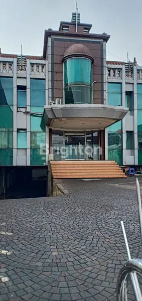 GEDUNG MULTIFUNGSI EKS-KLINIK DI JATINEGARA JAKARTA TIMUR