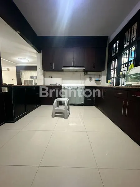image RUMAH TENGAH KOTA DI KOMPLEKS PREMIUM (6)