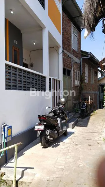 image RUMAH MEWAH 3 LANTAI DI PUSAT KOTA MALANG, 5 MENIT KE ALUN-ALUN (1)