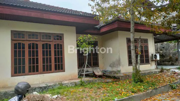 image RUMAH LAMA YG UNIK UNTUK INVESTASI (2)
