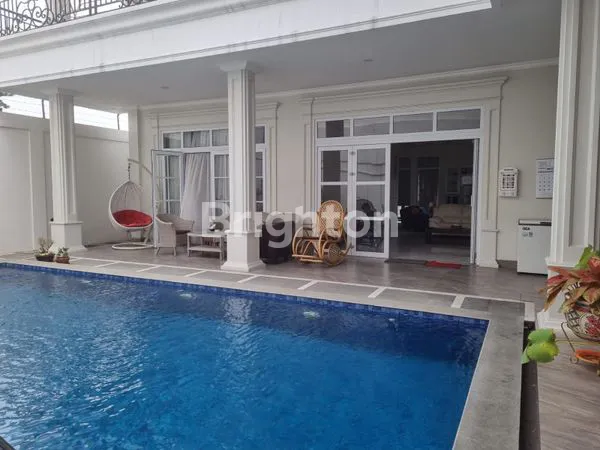 image RUMAH MEWAH ADA WATER POOL PRIBADI DI PERUMAHAN  DEKAT MOL YASMIN (8)