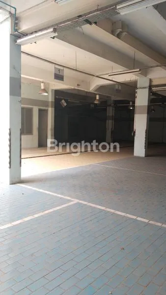 image GEDUNG EX. SHOWROOM DI SUNTER, 3 LT, PARKIR LUAS (7)