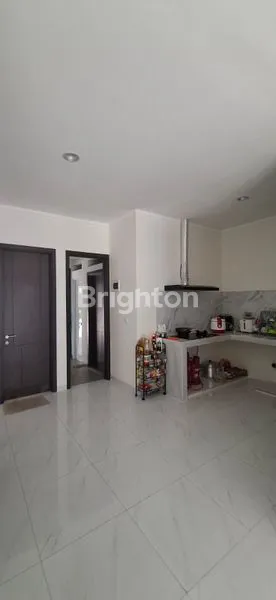 image RUMAH 2 LANTAI MEWAH MODERN CLUSTER ALAM SIGNATURE SUVARNA SUTERA (4)