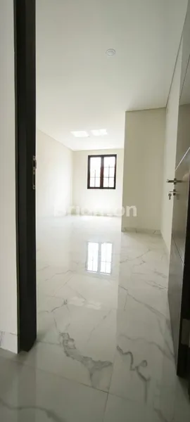 image RUMAH BARU GRESS JALAN VIRGO, STRATEGIS TENGAH KOTA SURABAYA, LEGALITAS LENGKAP, DEKAT KAMPUS UNAIR A DAN WIDYA KARTIKA (5)