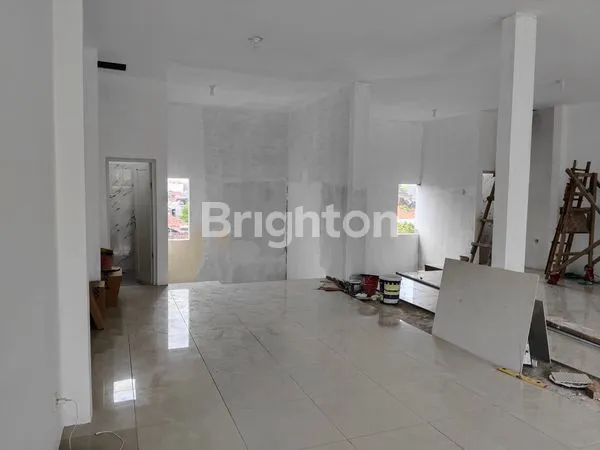 image RUKO BARU 3 LANTAI SIAP PAKAI LOKASI SANGAT STRATEGIS PUSAT KERAMAIAN KOTA KEDIRI (4)