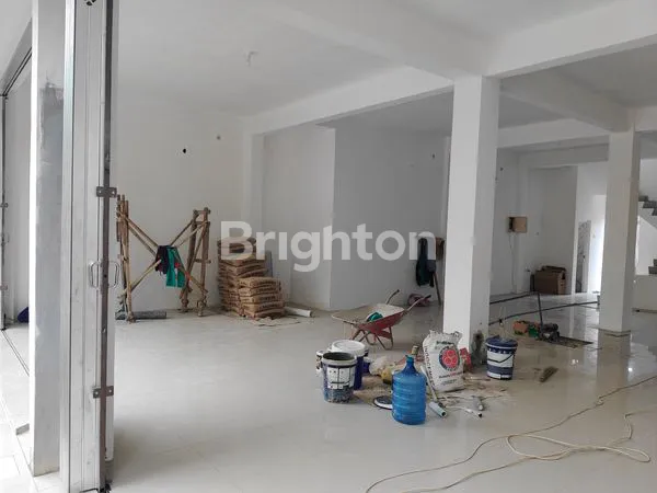 image RUKO BARU 3 LANTAI SIAP PAKAI LOKASI SANGAT STRATEGIS PUSAT KERAMAIAN KOTA KEDIRI (6)