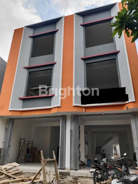 image RUKO BARU 3 LANTAI SIAP PAKAI LOKASI SANGAT STRATEGIS PUSAT KERAMAIAN KOTA KEDIRI (1)