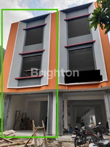 image RUKO BARU 3 LANTAI SIAP PAKAI LOKASI STRATEGIS PUSAT KERAMAIAN KOTA KEDIRI (1)