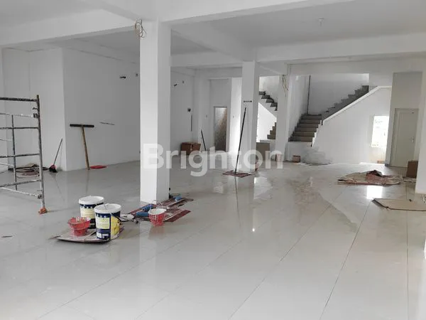 image RUKO BARU 3 LANTAI SIAP PAKAI LOKASI STRATEGIS PUSAT KERAMAIAN KOTA KEDIRI (6)