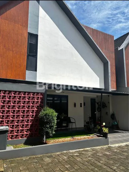 image RUMAH 2 LANTAI SIAP HUNI DI CLUSTER BRITANIA HILL SERPONG  (1)