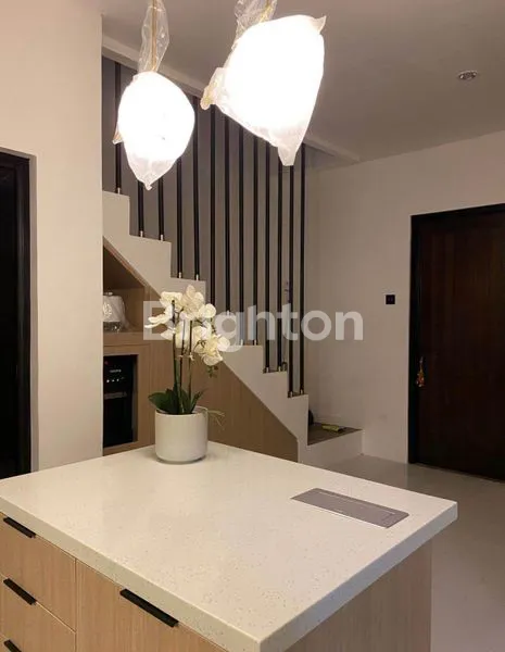 image RUMAH 2 LANTAI SIAP HUNI DI CLUSTER BRITANIA HILL SERPONG  (3)