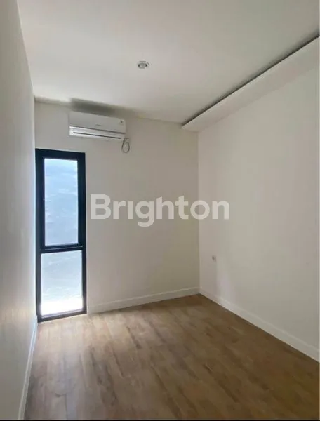 image RUMAH 2 LANTAI SIAP HUNI DI CLUSTER BRITANIA HILL SERPONG  (5)