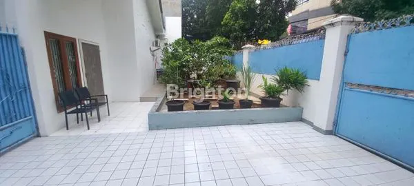 image RUMAH HOEK 2 LANTAI, ROW JALAN LEBAR , TANJUNG DUREN BARAT. JAKARTA BARAT (2)