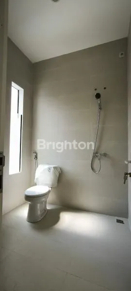 image RUMAH MEWAH 2 LANTAI SIAP HUNI DI KENJERAN - ROW JALAN 6M (5)