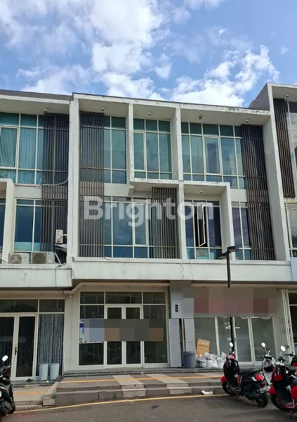 image RUKO SIAP PAKAI 3 LANTAI LOKASI KOMERSIAL STRATEGIS DI NORTHWEST (2)