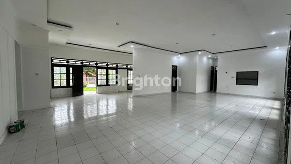 image HUNIAN CANTIK DENGAN HALAMAN SANGAT LUAS,  LOKASI SANGAT STRATEGIS, MURAH, NEGO, BU (3)