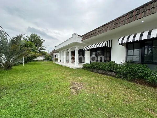 image HUNIAN CANTIK DENGAN HALAMAN SANGAT LUAS,  LOKASI SANGAT STRATEGIS, MURAH, NEGO, BU (2)