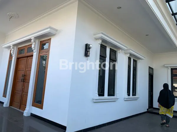 image RUMAH MEWAH 2 LANTAI DI BINTARO - 4KT 4KM, SHM, SEMI-FURNISHED (8)