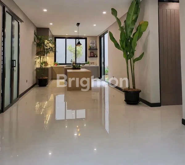 image RUMAH MEWAH DAN ASRI 2 LANTAI DI VERSAILLES SERPONG BSD (2)