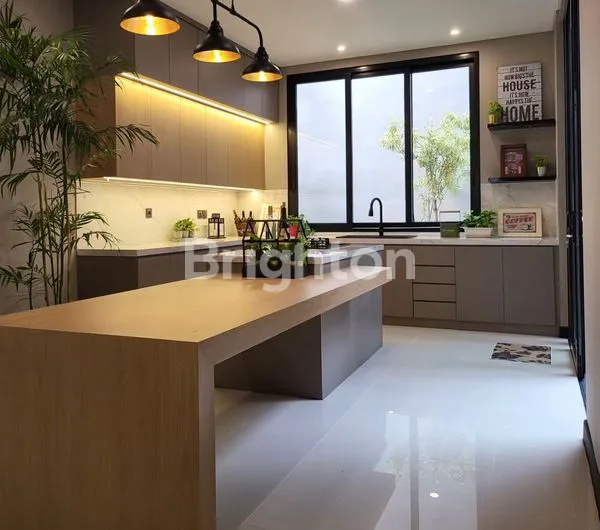 image RUMAH MEWAH DAN ASRI 2 LANTAI DI VERSAILLES SERPONG BSD (3)