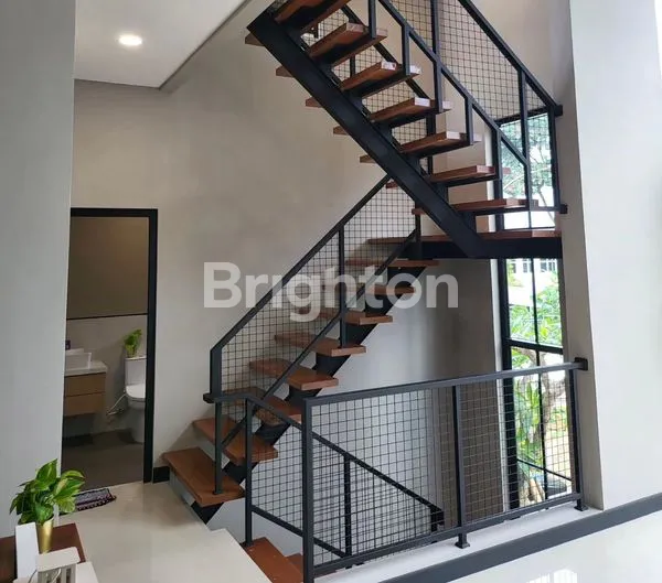 image RUMAH MEWAH DAN ASRI 2 LANTAI DI VERSAILLES SERPONG BSD (6)