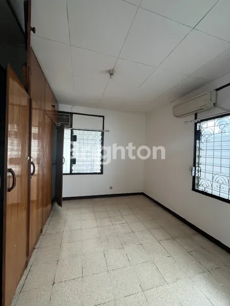 image NEW RENOVASI  DARMO INDAH BARAT DEPAN TAMAN PARKIR LUAS SURABAYA BARAT (5)