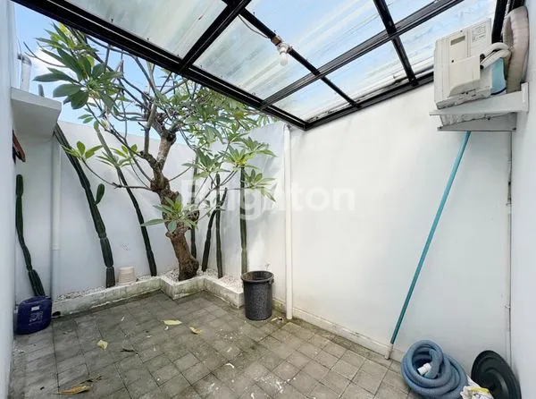image VILLA FULL FURNISHED 3BR DENGAN KOLAM RENANG DI KAWASAN DEWI SRI – KUTA (7)