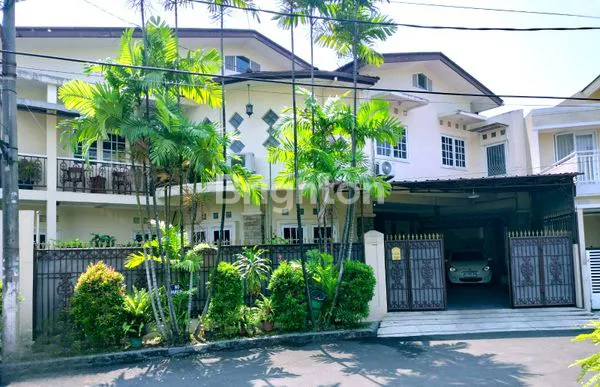 image RUMAH KLASIK 2 LANTAI – BINTARO SEKTOR 3, DEKAT PONDOK INDAH  (1)