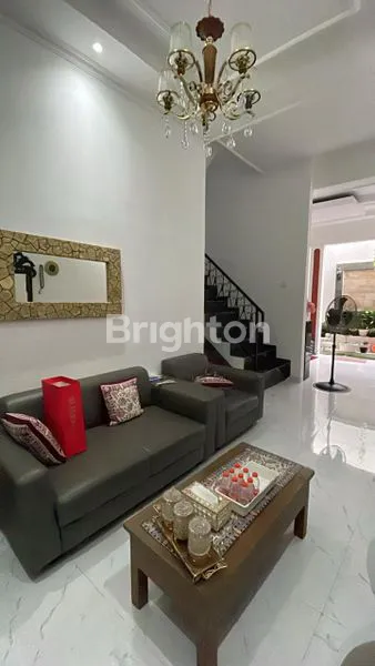image DIJUAL CEPAT RUMAH SUPER EXLUSIVE CANTIK DAN LUXURIOUS, POSISI BAGUS HOOK 2 LANTAI DI MATRAMAN JAKARTA TIMUR (3)