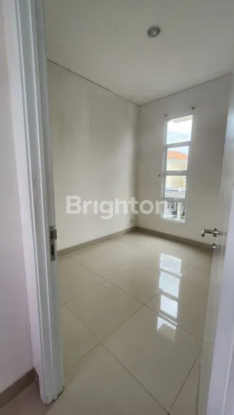 image RUMAH 2 LANTAI LEBAR 6 DI JGC CLUSTER LA SEINE CAKUNG TIMUR JAKARTA TIMUR (6)