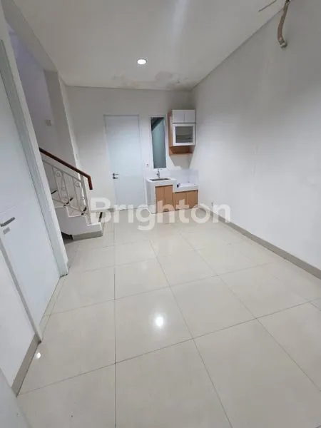 image RUMAH 2 LANTAI LEBAR 6 DI JGC CLUSTER LA SEINE CAKUNG TIMUR JAKARTA TIMUR (2)