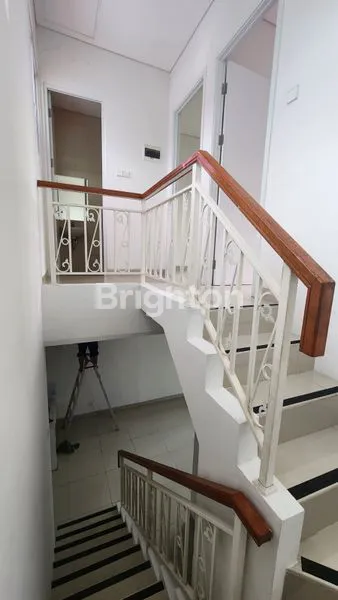 image RUMAH 2 LANTAI LEBAR 6 DI JGC CLUSTER LA SEINE CAKUNG TIMUR JAKARTA TIMUR (5)